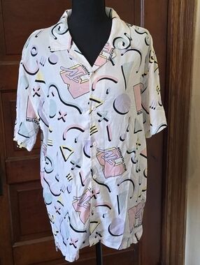 MTV Short Sleeve Abstract Button-Down Shirt in White, Pink, Blue, Black